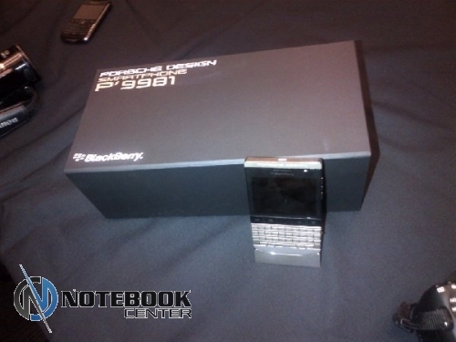 : Apple iPhone 4S 64GB/32GB/16GB / Blackberry Porsche Design p99
