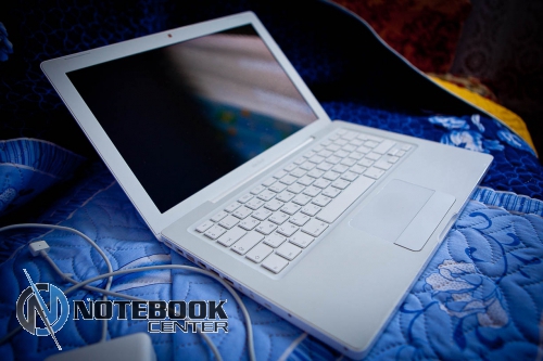   Apple MacBook 4.1 white.  ! [msk]